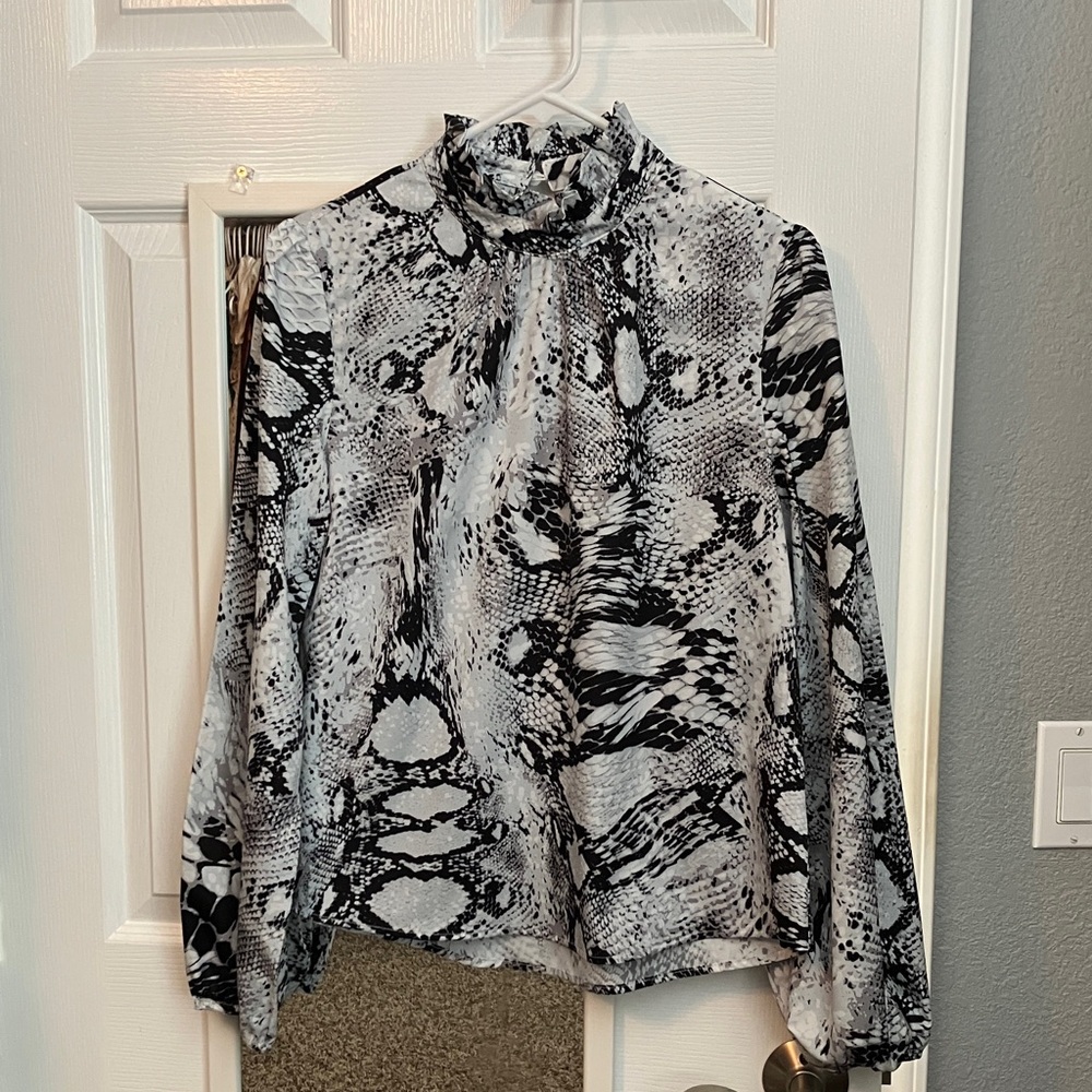 Women's Black and Gray Snake Print Top